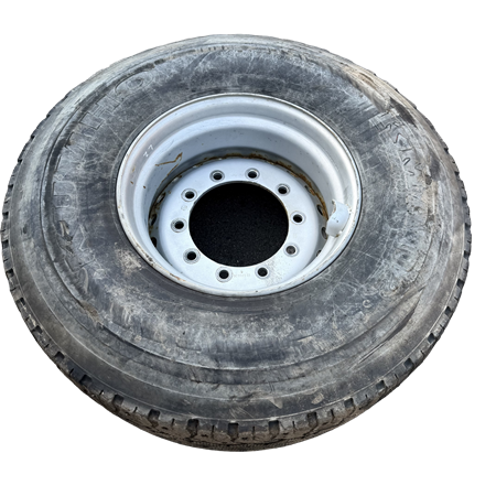 Däck på fälg 445/65 r22,5